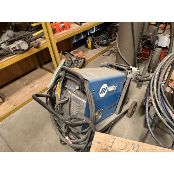 MILLER DIVERSION 100 PLASMA CUTTER