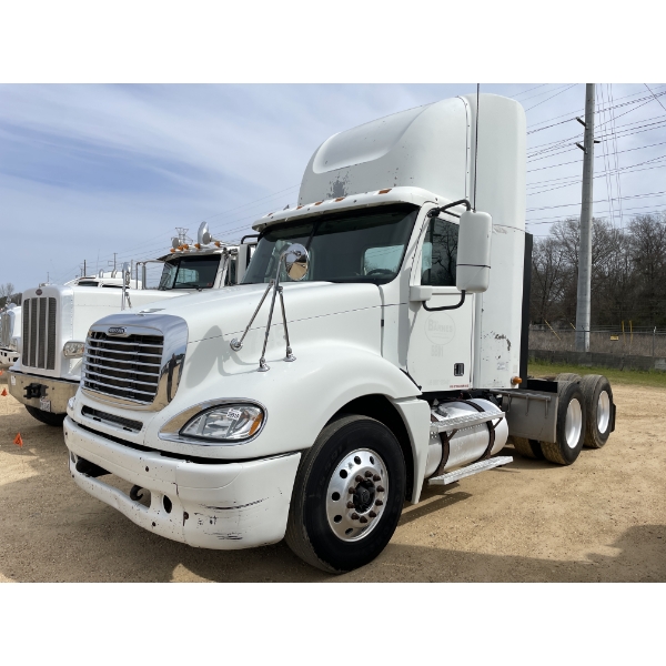 2014 FREIGHTLINER CASCADIA Day Cab Truck