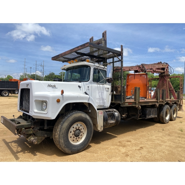 1995 MACK RB688S Grapple Truck