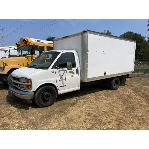 2002 CHEVROLET 3500 Box Truck