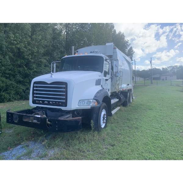2010 MACK GU813 Garbage / Sanitation Truck