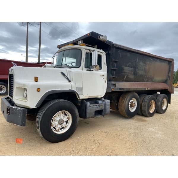 1995 MACK DM690S Dump Truck
