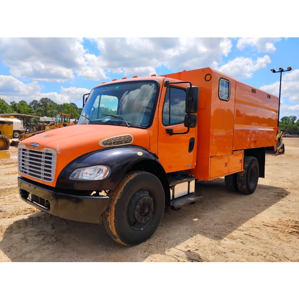 2011 FREIGHTLINER BUISNESS CLASS M2 Chipper Truck