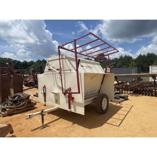 PATRIOT  CATTLE FEEDER TRAILER