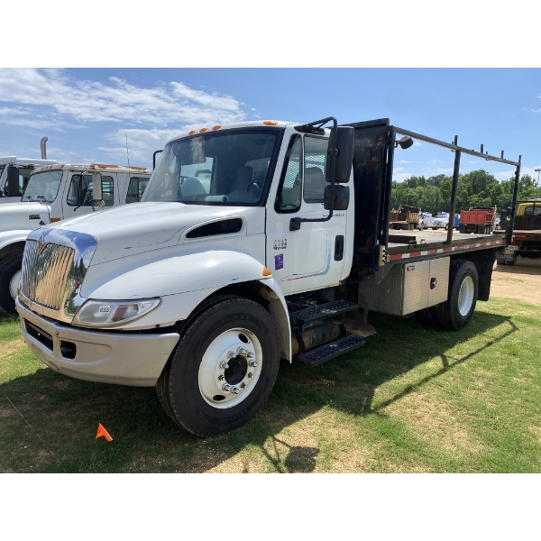 2006 INTERNATIONAL 4300 Flatbed Truck
