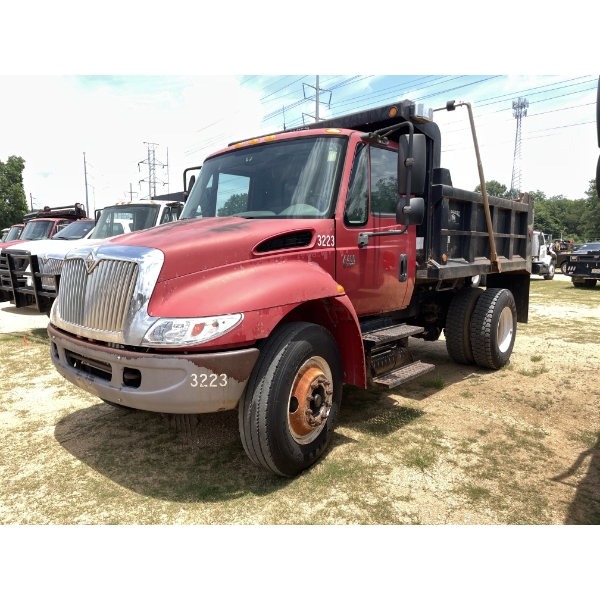 2004 INTERNATIONAL DURASTAR 4400 Dump Truck