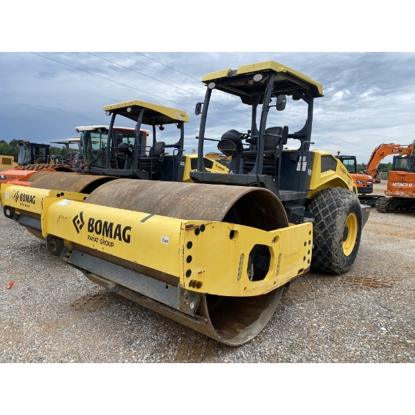 2018 BOMAG BW211DH-5 Roller