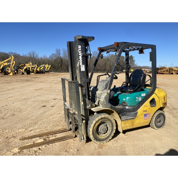 2006 KOMATSU FG25T-16 Forklift - Mast