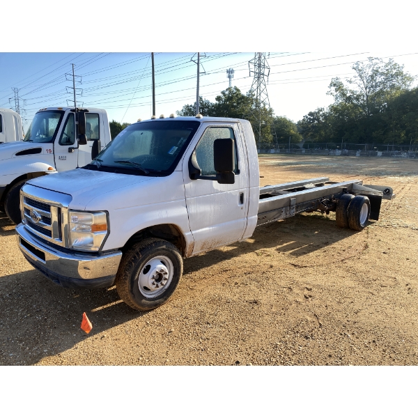 2011 FORD ECONOLINE Cab and Chassis Truck