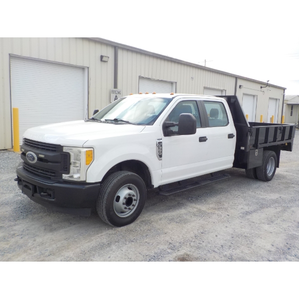2017 FORD F350 XL Flatbed Truck