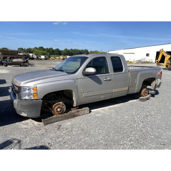 2007 CHEVROLET SILVERADO Z71 Pickup Truck