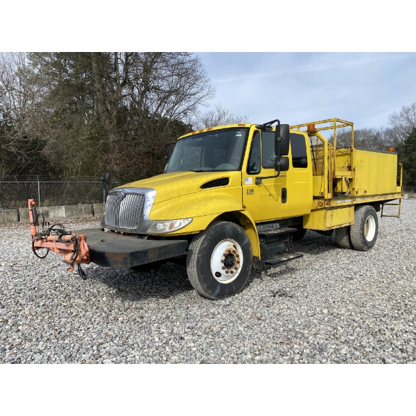 2007 INTERNATIONAL 4300 SIGN TRUCK