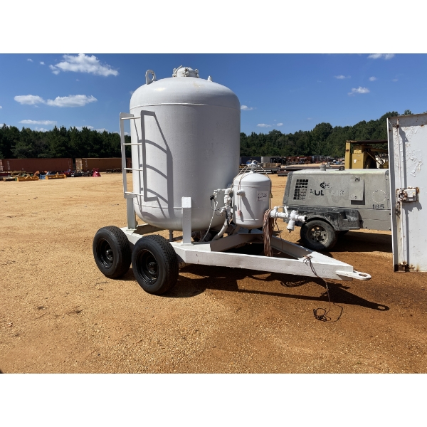 SAND BLASTING TANK AND TRAILER