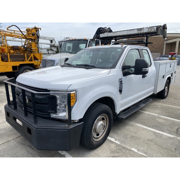 2017 FORD F350 XL Highway Service Truck
