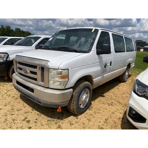 2011 FORD E350 XLT Passenger Van
