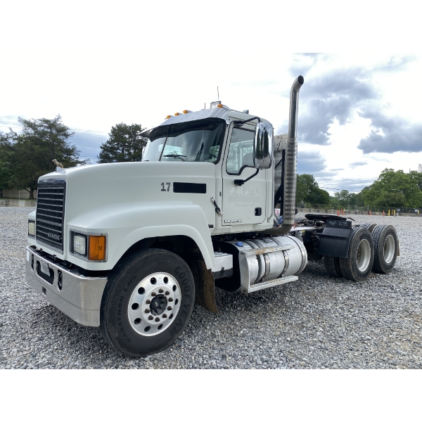 2015 MACK CHU613 Day Cab Truck