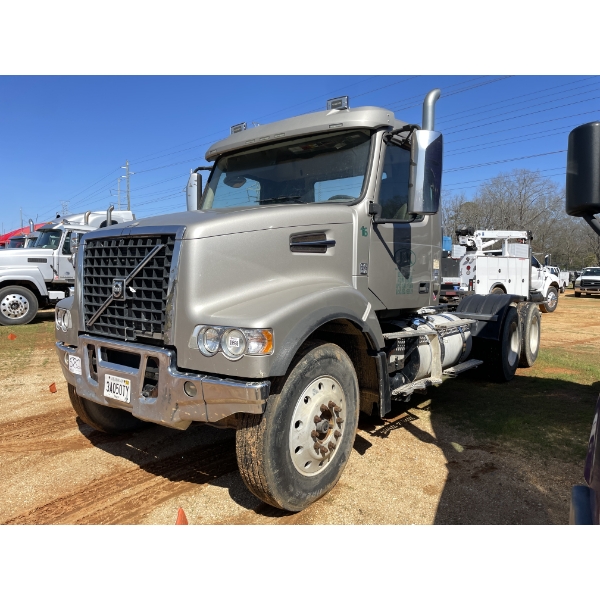 2016 VOLVO VHD Day Cab Truck