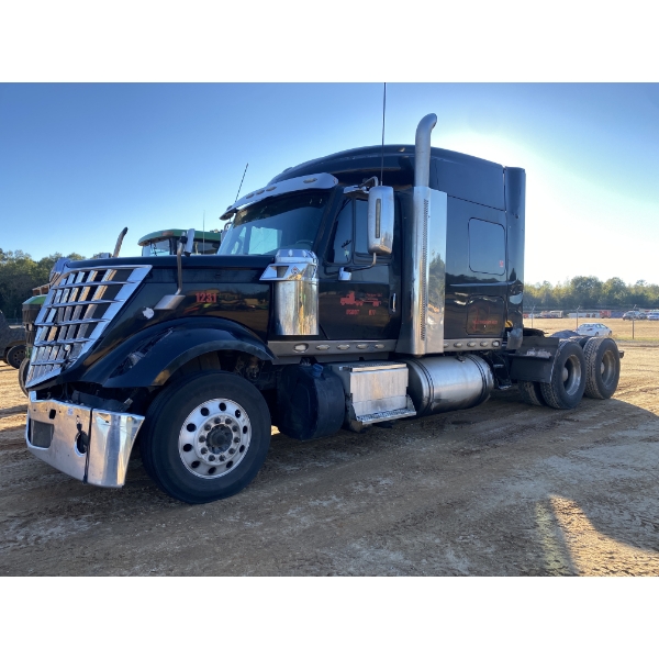 2017 INTERNATIONAL LONESTAR Sleeper Truck