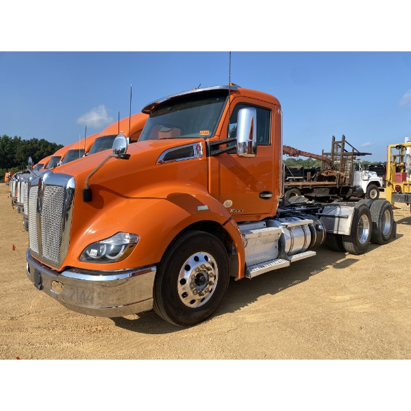 2018 KENWORTH T680 Day Cab Truck