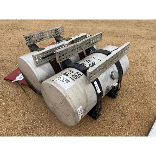 SADDLE FUEL TANK W/ STEP