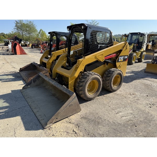 2014 CAT 236D Skid Steer Loader - Wheel