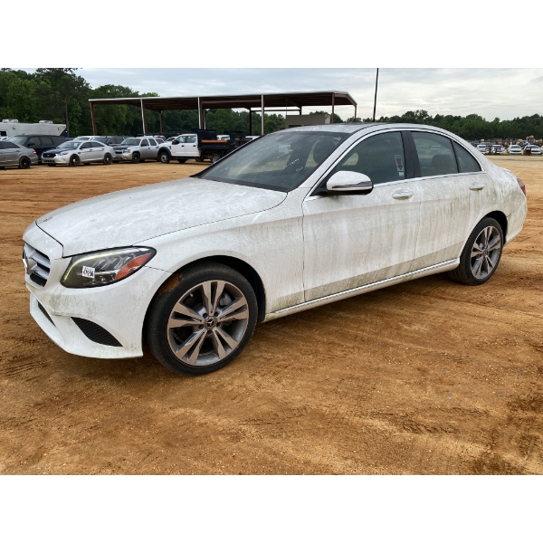 2019 MERCEDES C300 Automobile
