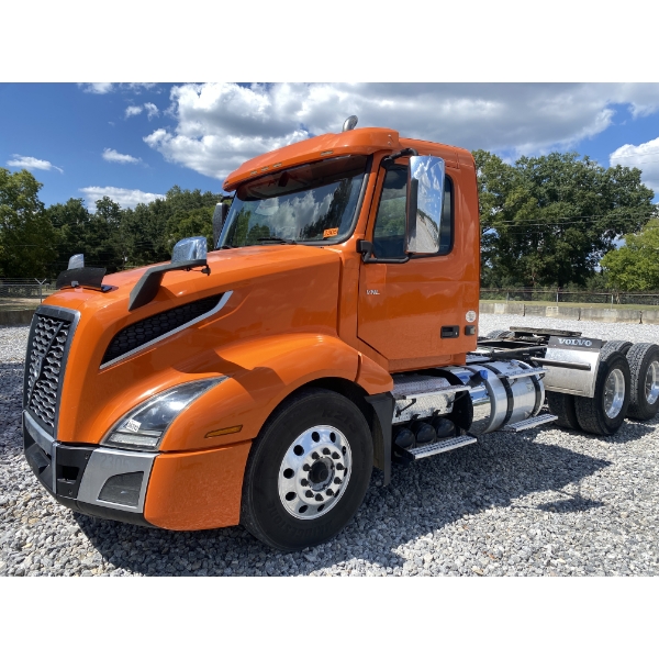 2019 VOLVO VNL64T Day Cab Truck