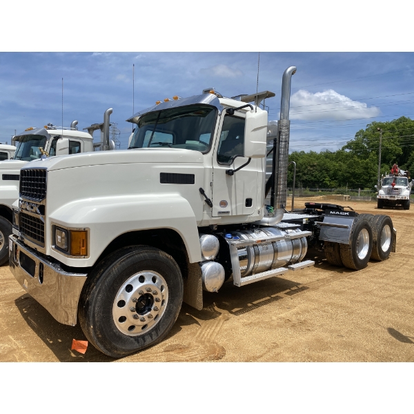 2025 MACK PI64T Day Cab Truck