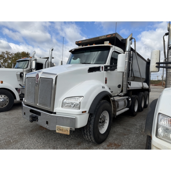 2022 KENWORTH T880 Dump Truck