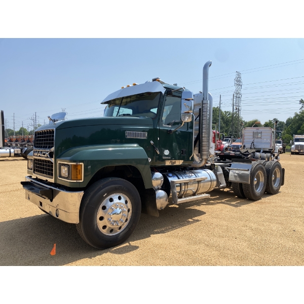 2021 MACK PI64T Day Cab Truck