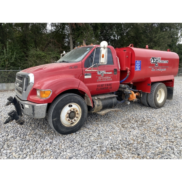 2004 FORD F750 XL Water Truck