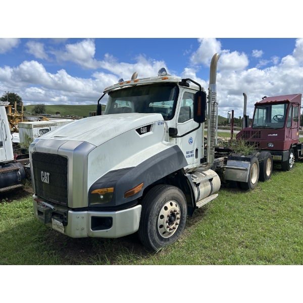2014 CAT CT660 Day Cab Truck
