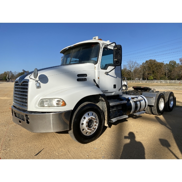 2013 MACK CXU613 Day Cab Truck