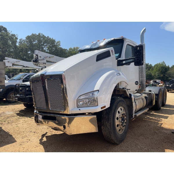 2018 KENWORTH T880 Day Cab Truck