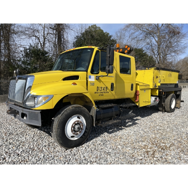 2003 INTERNATIONAL 7400 Asphalt Distributor Truck