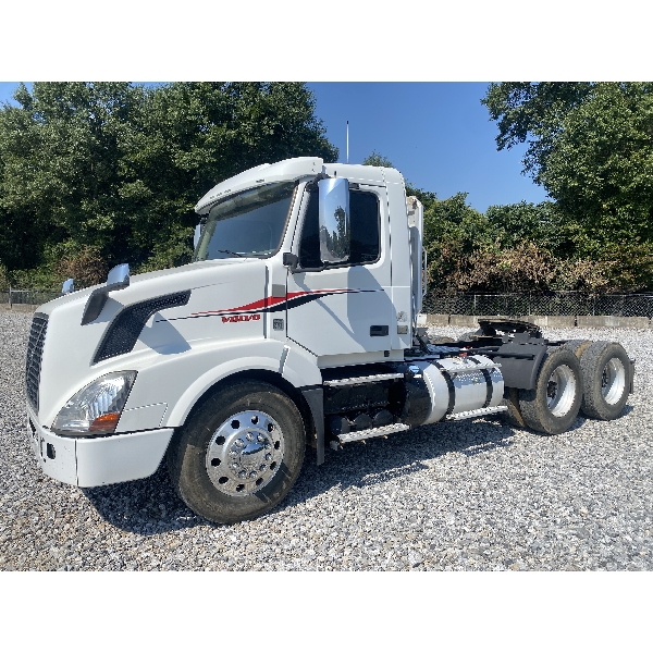 2017 VOLVO VNL Day Cab Truck