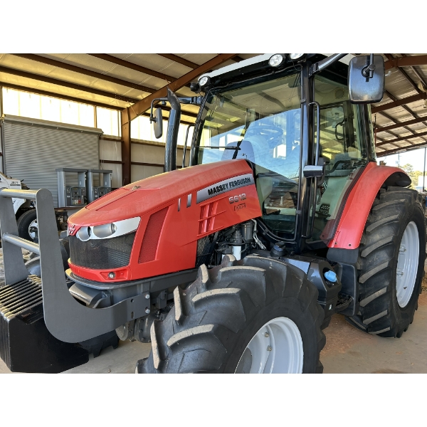 2014 MASSEY FERGUSON 5612 DYNA 4 Farm Tractor