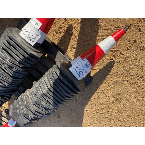 (25) SAFETY CONES