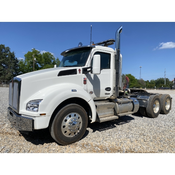 2024 KENWORTH T880 Day Cab Truck