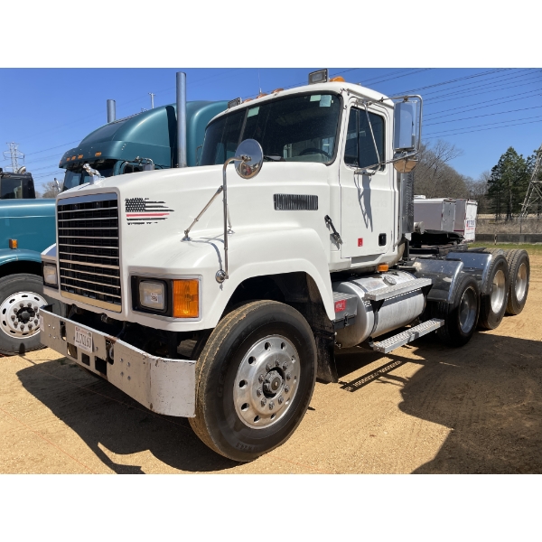 1995 MACK CH613 Day Cab Truck