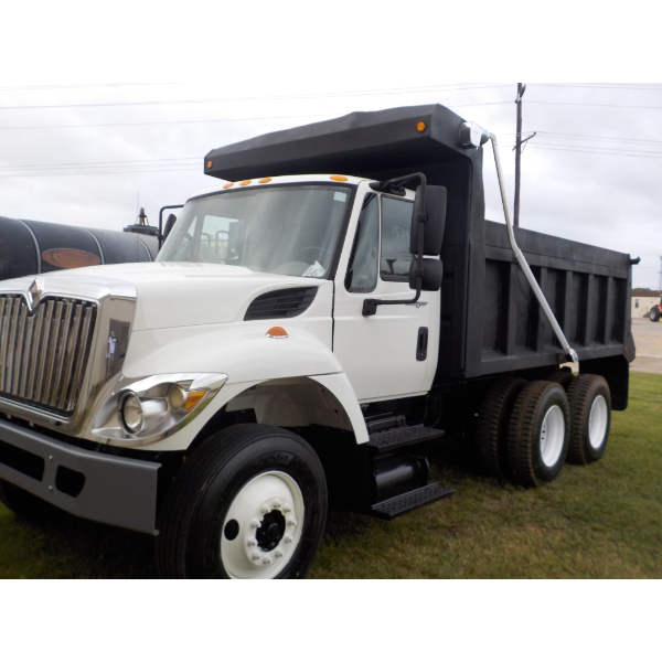 2014 INTERNATIONAL 7400 Dump Truck