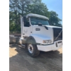 Image 1 : 2016 VOLVO VHD Roll Off Truck