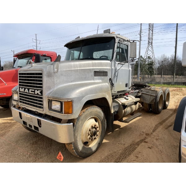 1996 MACK CH613 Day Cab Truck