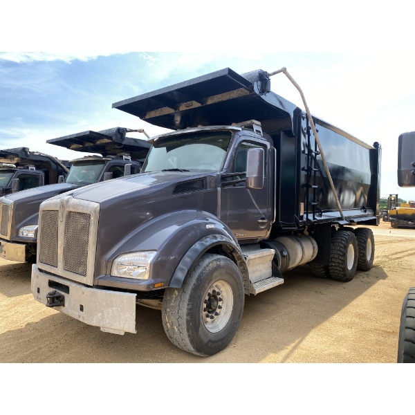 2020 KENWORTH T880 Dump Truck
