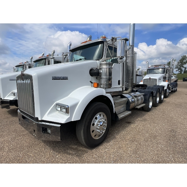 2016 KENWORTH T800 Day Cab Truck