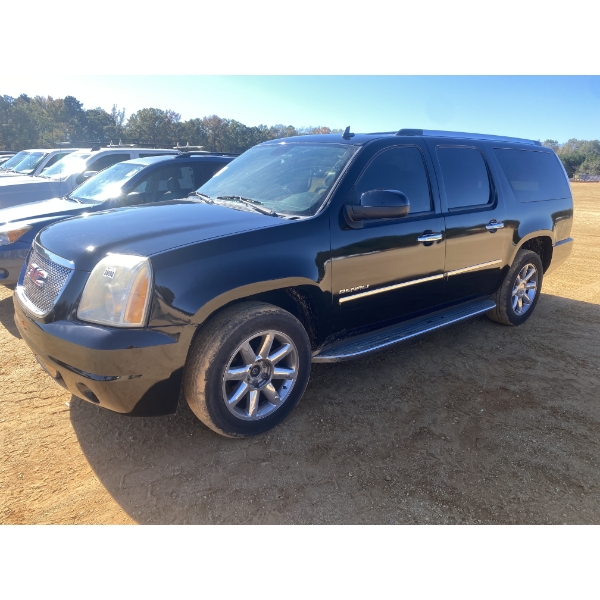 2012 GMC YUKON DENALI SUV