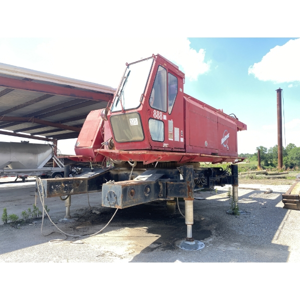 MANITOWOC 888 Crawler Crane