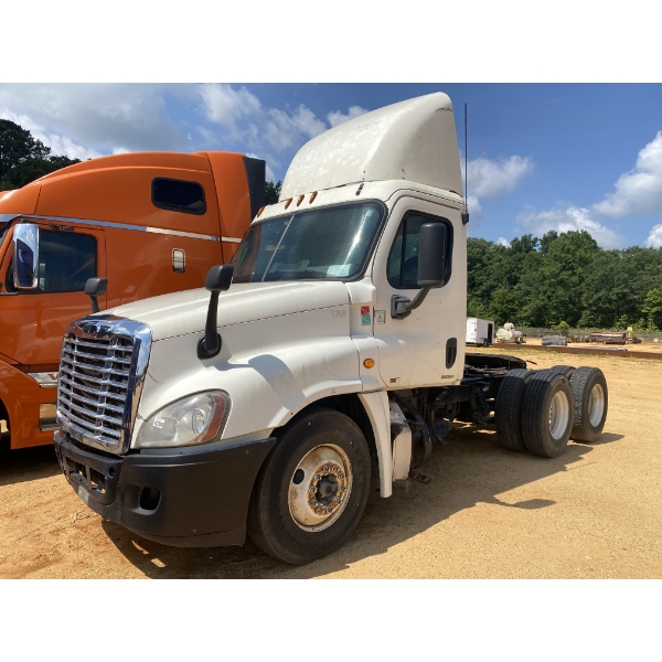 2012 FREIGHTLINER CASCADIA Day Cab Truck