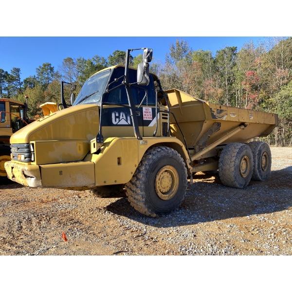 2011 CAT 725C Articulated Truck