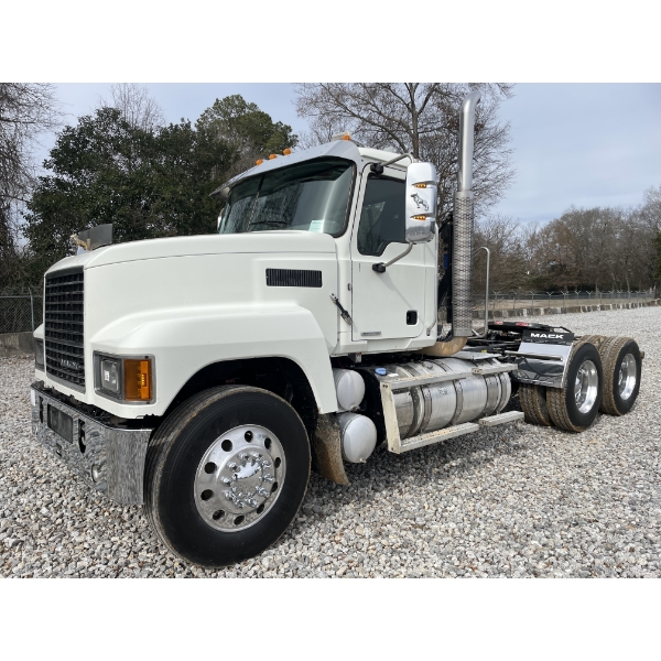 2019 MACK PI64T Day Cab Truck